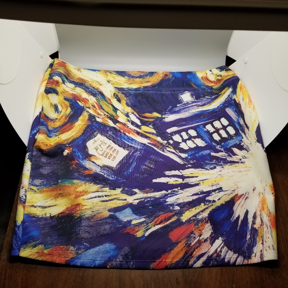 Dr Who exploding TARDIS Her Universe skirt Size XL